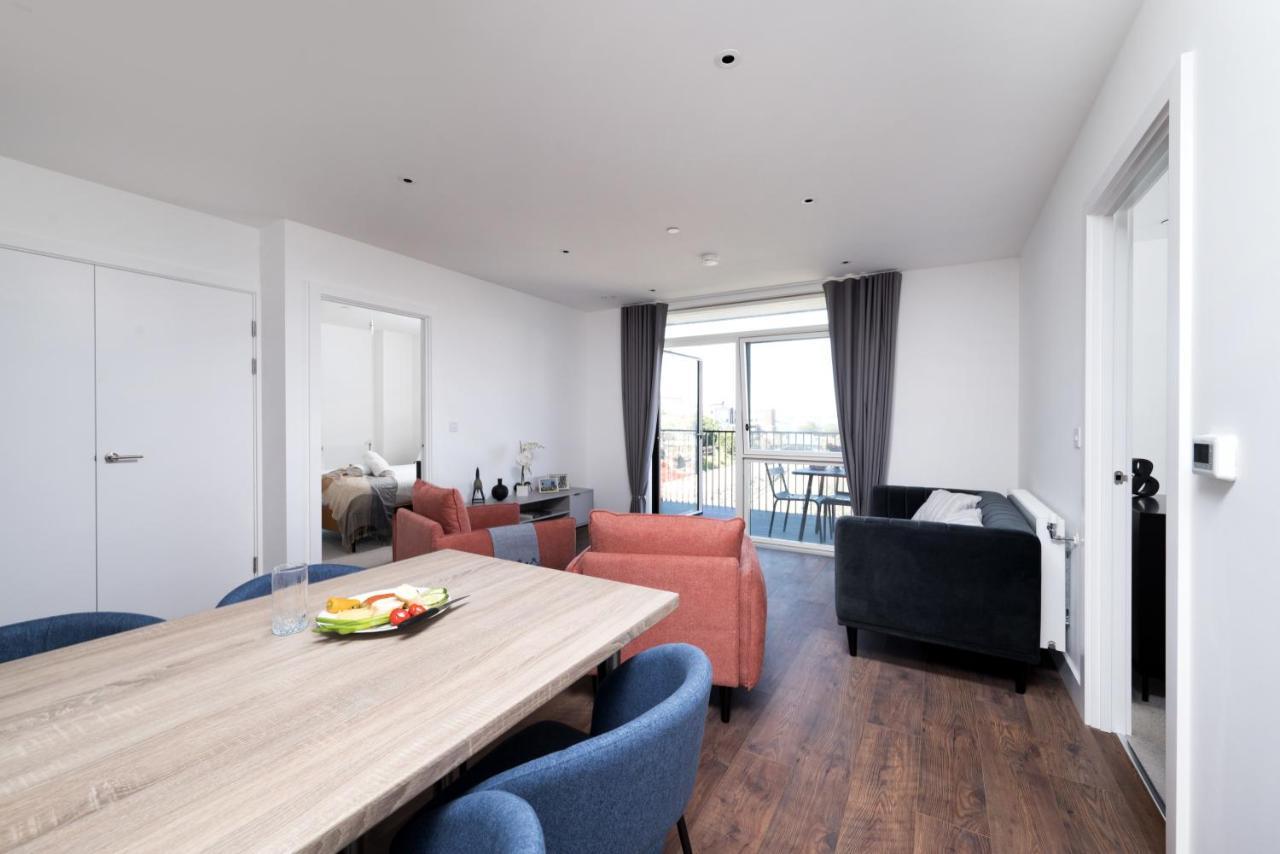 Modern Studios And Apartments At Barking Wharf In London Exterior photo